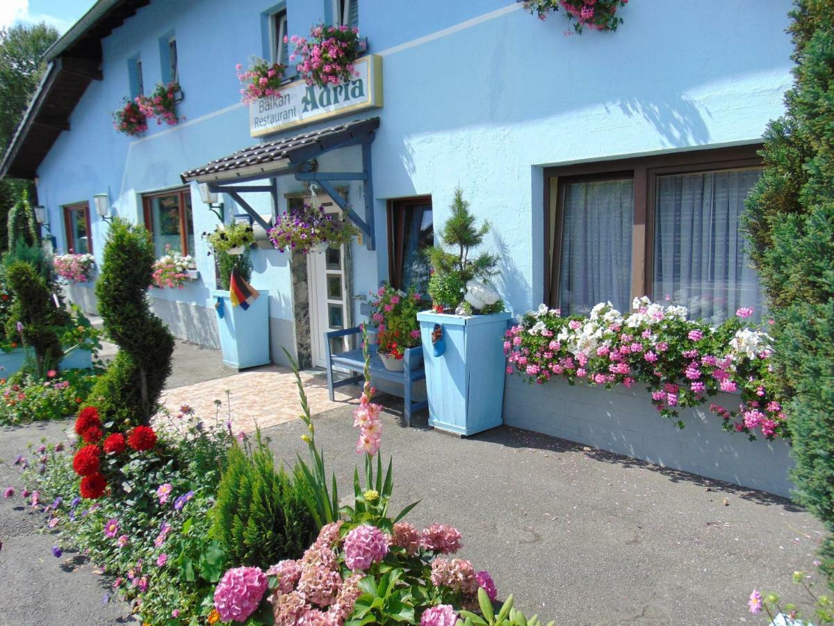 Hotel Garni "Adria" Windhagen Exterior photo